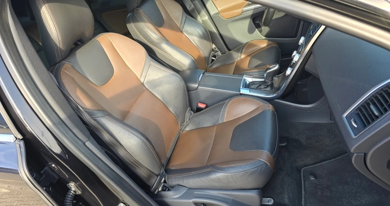 Volvo XC 60 cena 92400 przebieg: 142000, rok produkcji 2016 z Lidzbark małe 631